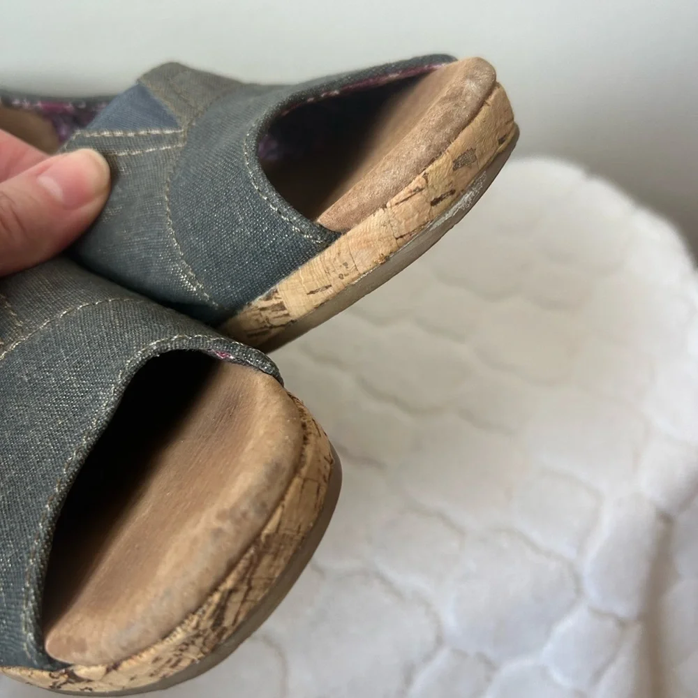 Toms Womens Shiny Denim Wedge Peep Toe Espadrille Sandals Cork Heel Size 8.5